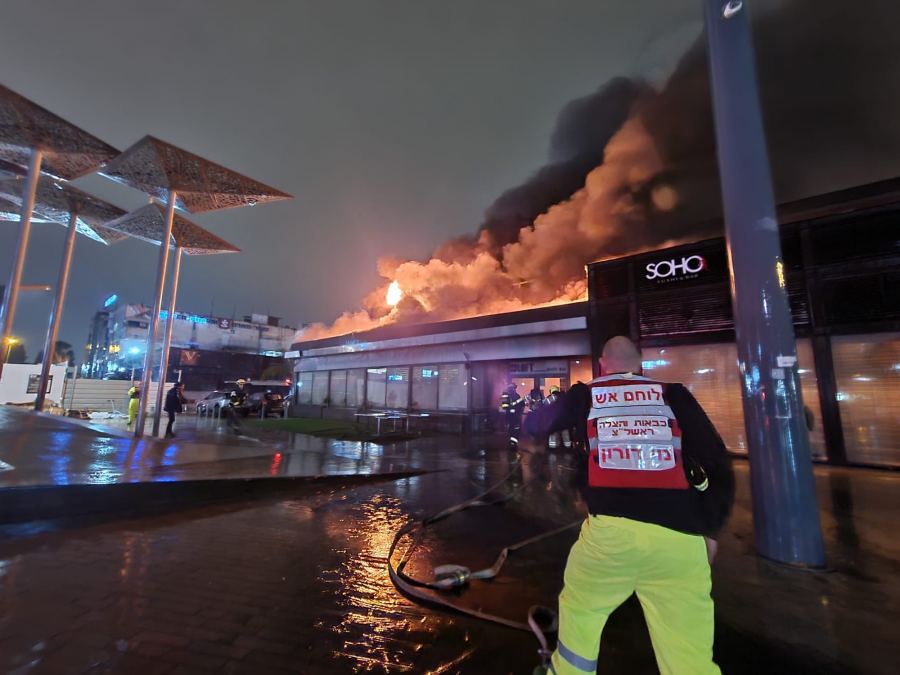 اندلاع حريق كبير داخل مطعم في ريشون لتسيون